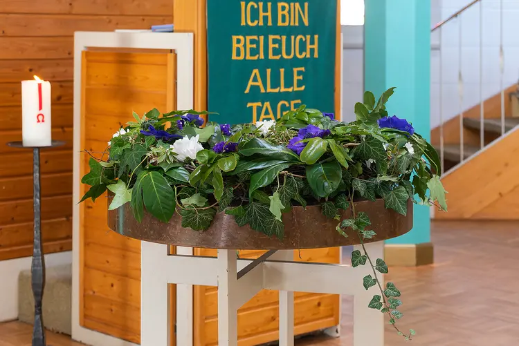 Taufschale in der Johann-Sebastian-Bach-Kirche (Foto: Klaus Böse)