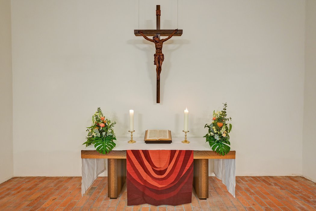 Altar in der Dorfkirche Lichterfelde am Hindenburgdamm