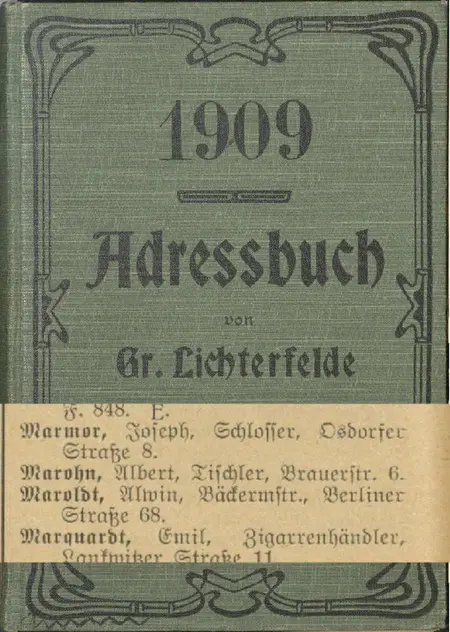 Vorderseite des Adressbuches Groß-Lichterfelde von 1909 und ein Ausschnitt mit dem Eintrag &quot;Marmor, Josef&quot;