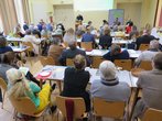 Rückenansicht des Plenums der Kreissynode