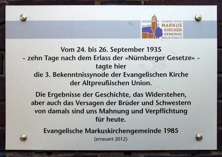 3. Bekenntnissynode der Evangelischen Kirche der Altpreußischen Union vom 23.–26. September 1935: Gedenktafel in der Albrechtstr 81 in Berlin-Steglitz 