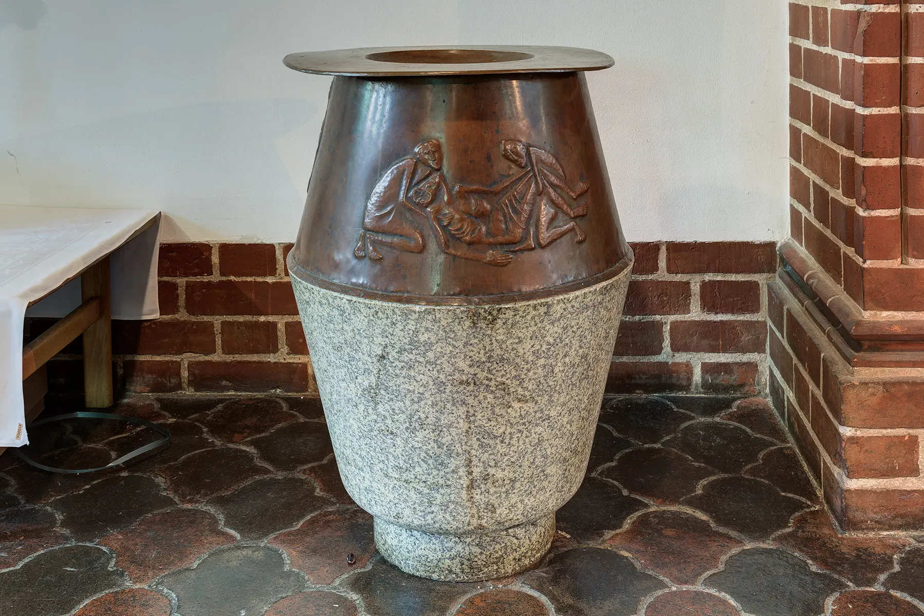 Taufstein aus dem Jahre 1961 in der Lankwitzer Dreifaltigkeitskirche